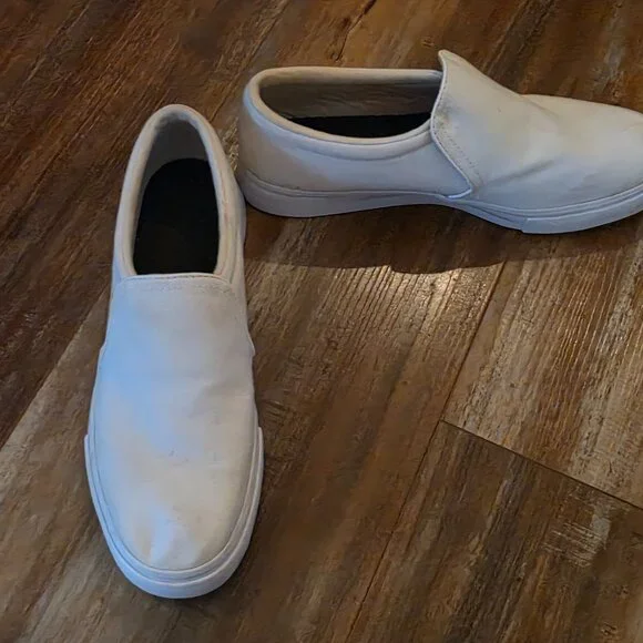 Shoes - Picture 4 of 9